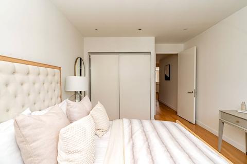 2 bedroom apartment to rent, Simpson Loan, Edinburgh EH3