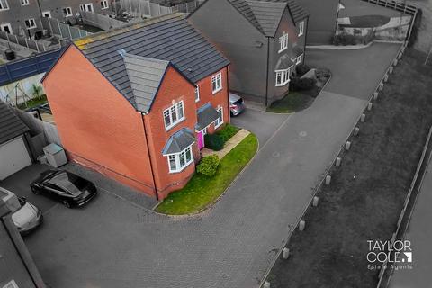 4 bedroom detached house for sale, Meadow Way, Tamworth