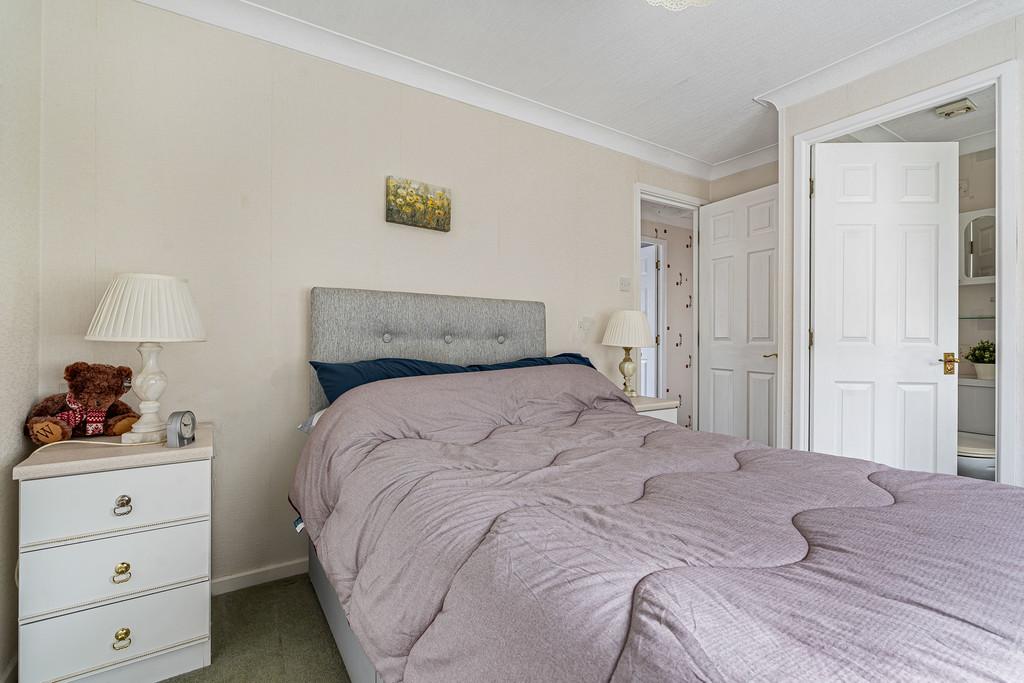 Bedroom 1 (2)