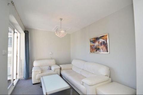 2 bedroom flat to rent, Lynn Road, Clapham SW12