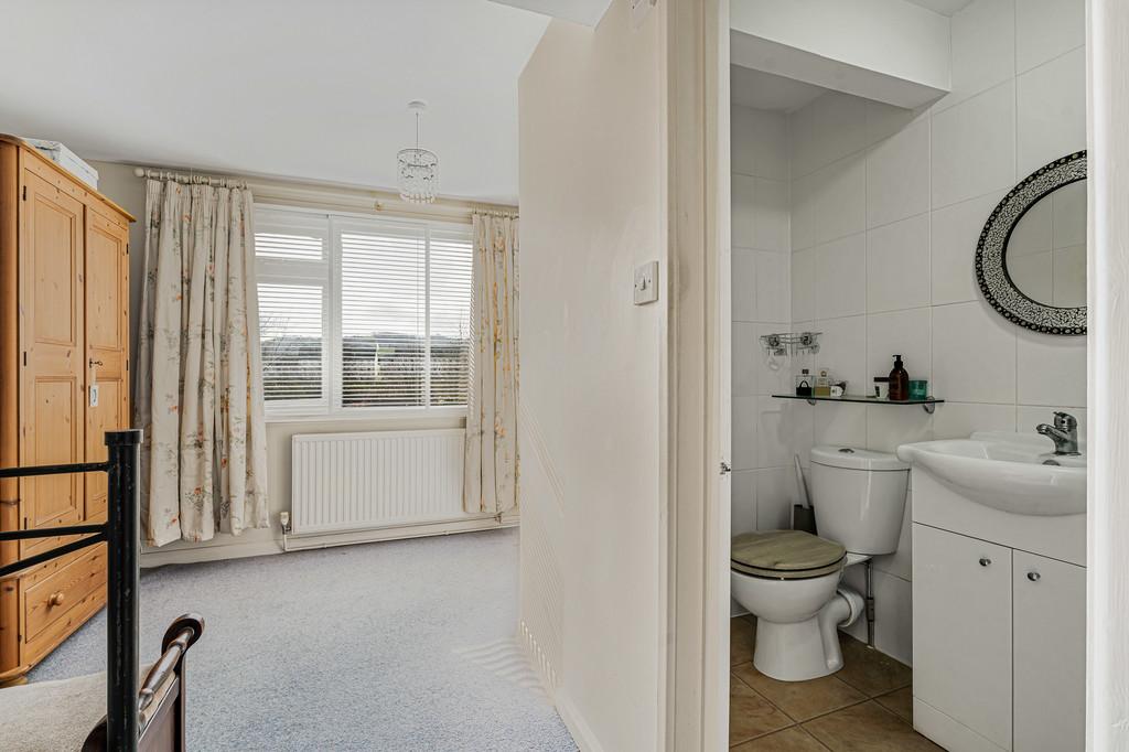 En-suite (2)