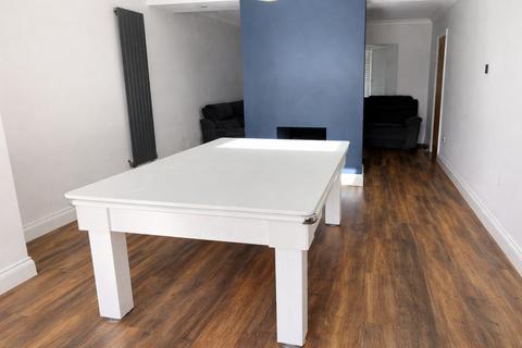 3 bedroom terraced house to rent, The Larches, Uxbridge UB10