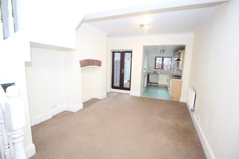 2 bedroom terraced house to rent, Cemetery Road, Normanton