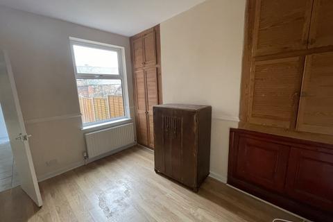 3 bedroom terraced house to rent, Cavendish Road, Aylestone
