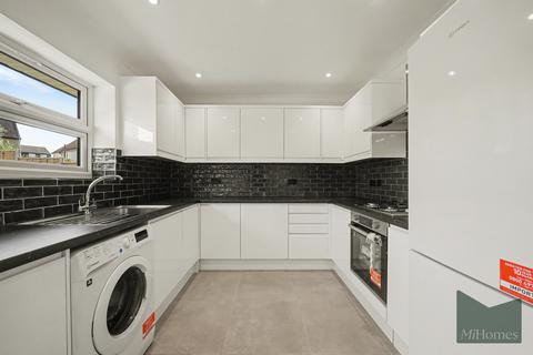 3 bedroom apartment to rent, Chase Ridings, Enfield
