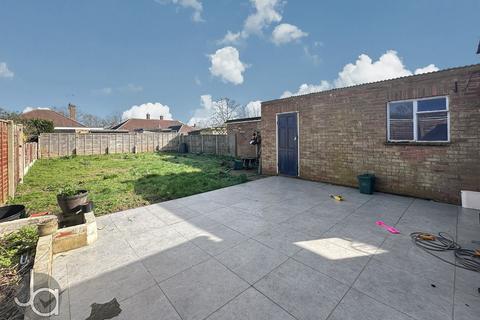 3 bedroom semi-detached house for sale, Magazine Farm Way, Colchester
