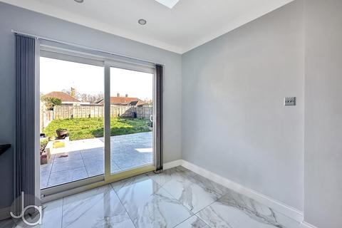3 bedroom semi-detached house for sale, Magazine Farm Way, Colchester