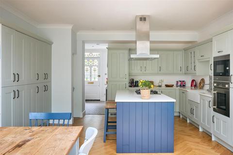 Riverview Grove, Chiswick, W4