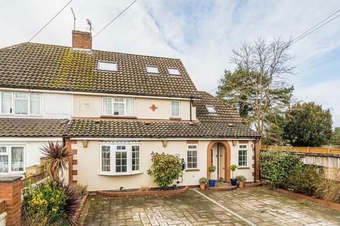 4 bedroom semi-detached house for sale, Hawthorn Way, Shepperton TW17