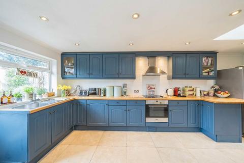 4 bedroom semi-detached house for sale, Hawthorn Way, Shepperton TW17