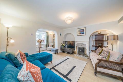 4 bedroom semi-detached house for sale, Hawthorn Way, Shepperton TW17