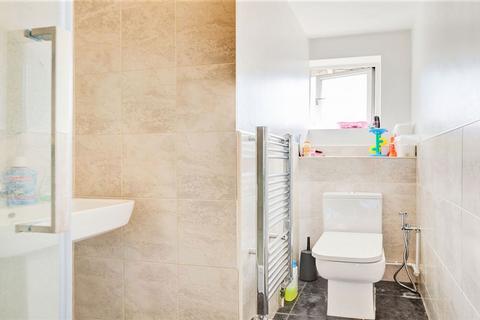 4 bedroom flat to rent, Stanley Gardens, London NW2