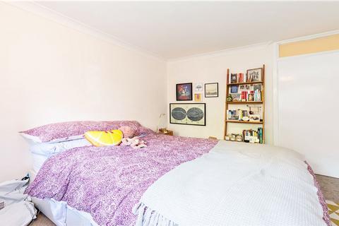 4 bedroom flat to rent, Stanley Gardens, London NW2