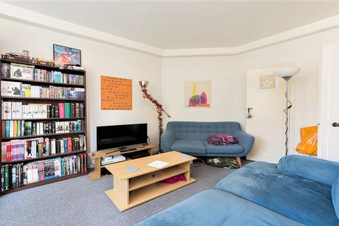 4 bedroom flat to rent, Stanley Gardens, London NW2