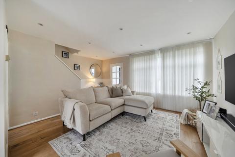 undefined, Leafield Close, Surrey GU21
