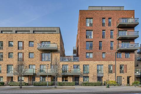 2 bedroom maisonette to rent, Queens Road, London SE15