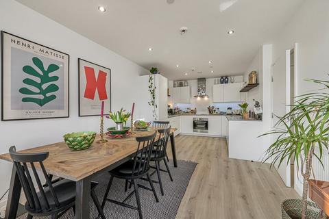 2 bedroom maisonette to rent, Queens Road, London SE15