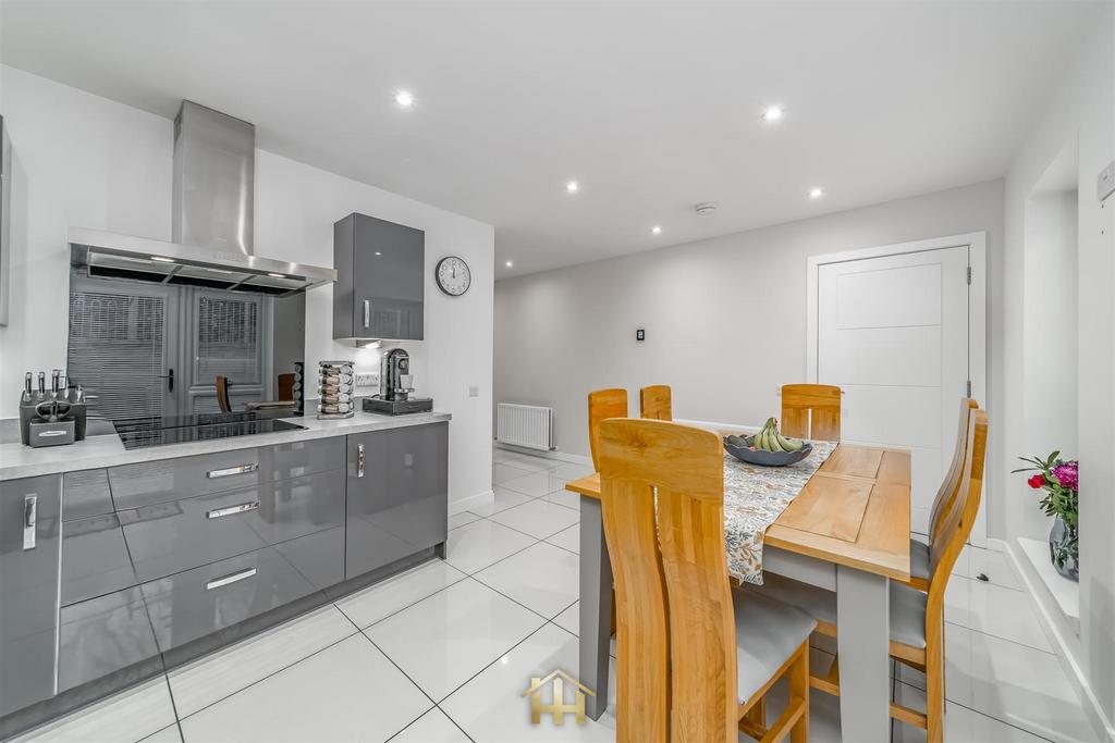 2 newhall way blarigowrie ph10 6 fl 250226 edit (6