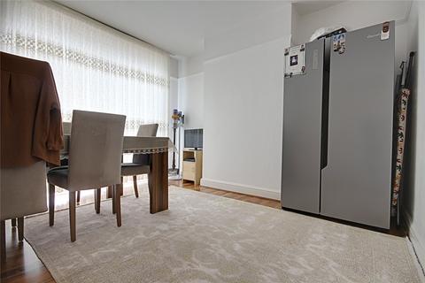 3 bedroom terraced house to rent, Oaklands Avenue, London, N9