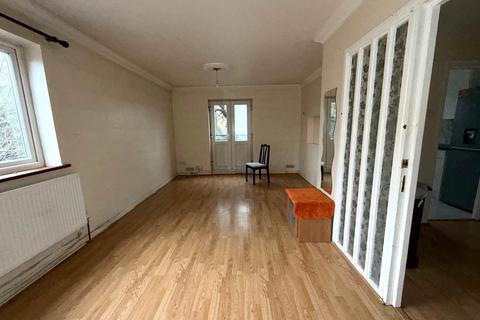 2 bedroom flat to rent, Crown Walk, HA9