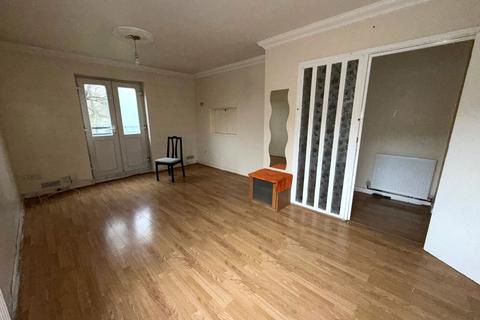 2 bedroom flat to rent, Crown Walk, HA9