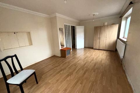 2 bedroom flat to rent, Crown Walk, HA9