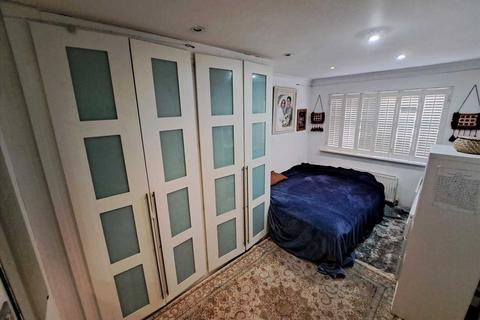 2 bedroom apartment for sale, Tingwall Court, Bressay Drive, Mill Hill, NW7