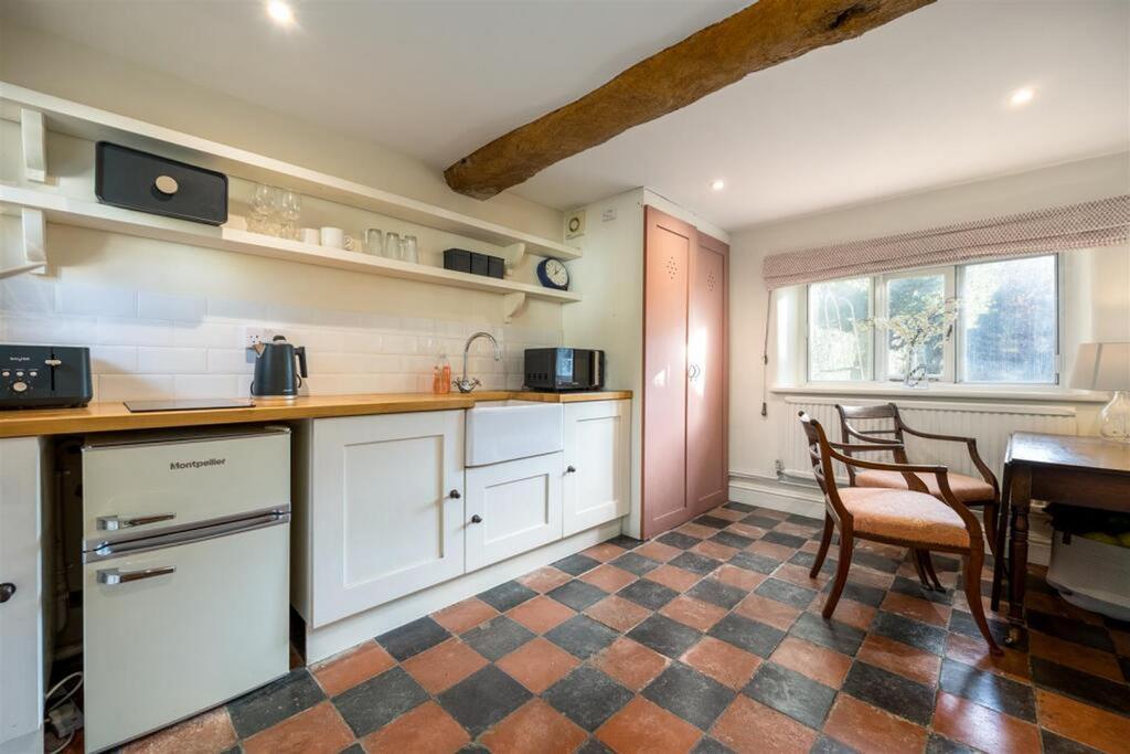 Utility / annex kitchen