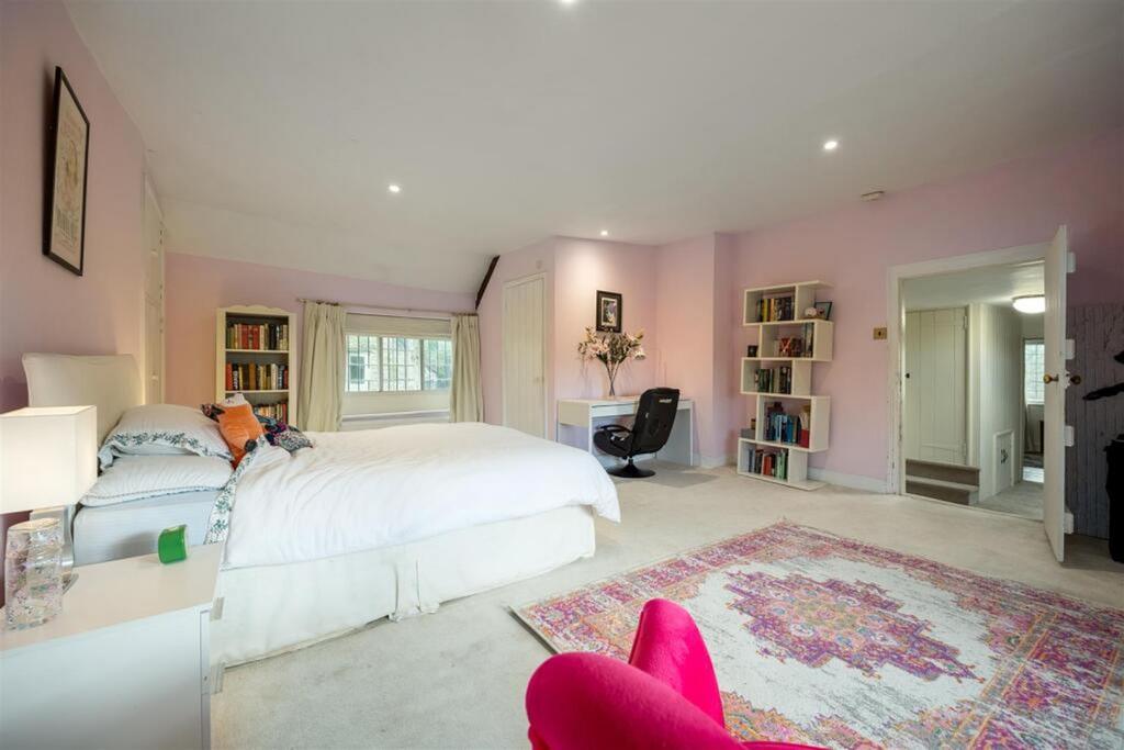 Bedroom with ensuite