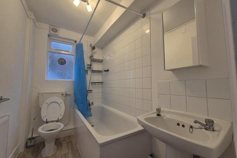 Studio to rent, Saint Kilda's Road, London, N16