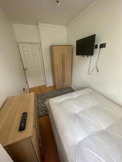 1 bedroom in a flat share to rent, Iron Mill Road, London SW18