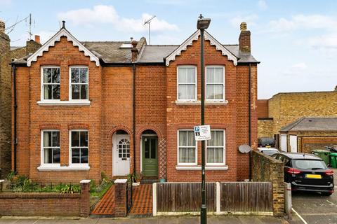 Broadway Avenue, Twickenham TW1