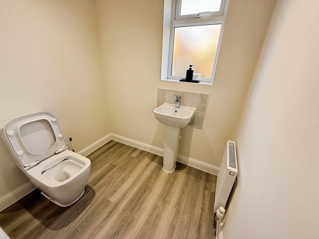 Cloakroom/wc