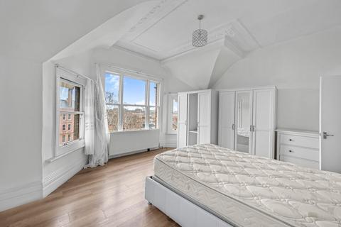 1 bedroom flat for sale, Greencroft Gardens, South Hampstead, London
