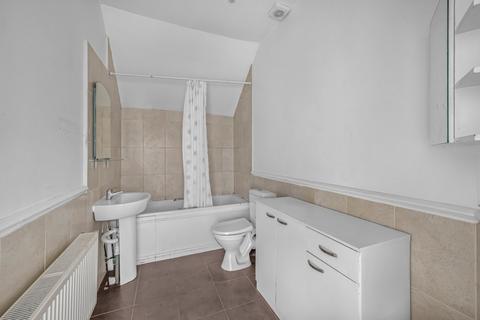 1 bedroom flat for sale, Greencroft Gardens, South Hampstead, London