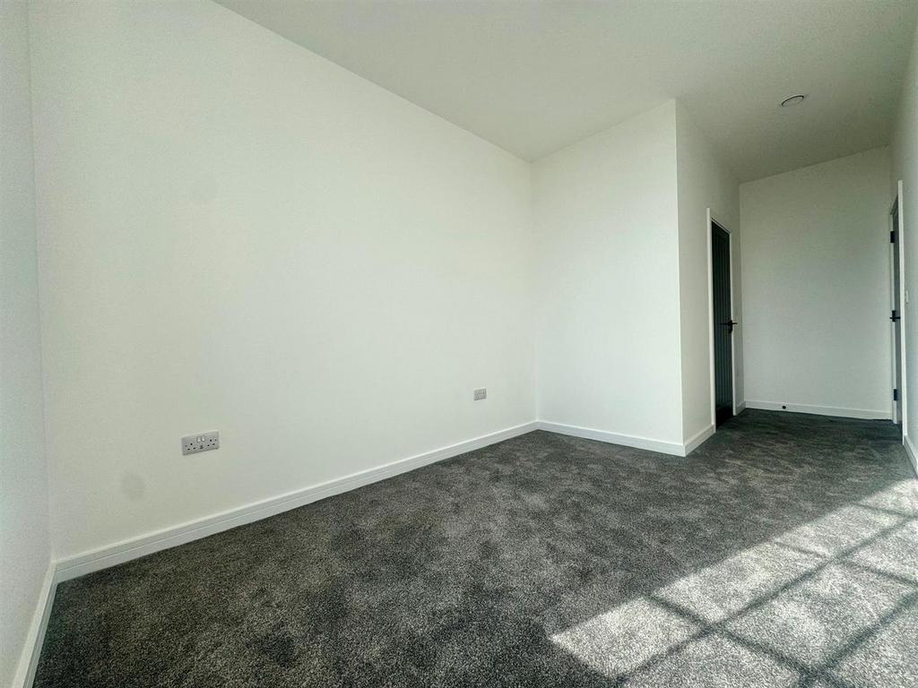 Main bedroom pic 3.jpeg