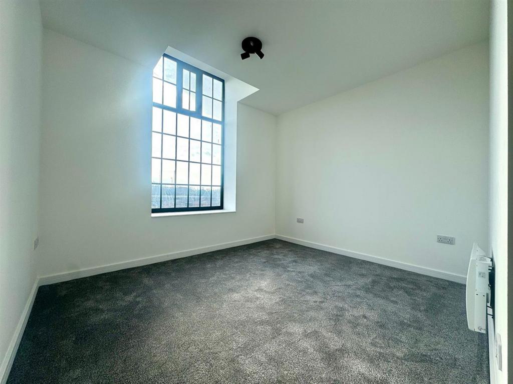Second bedroom pic 3.jpeg