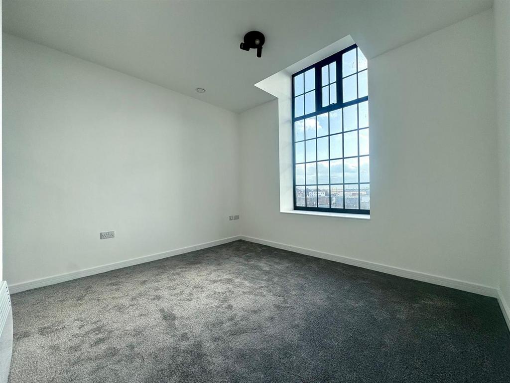 Second bedroom pic 1.jpeg