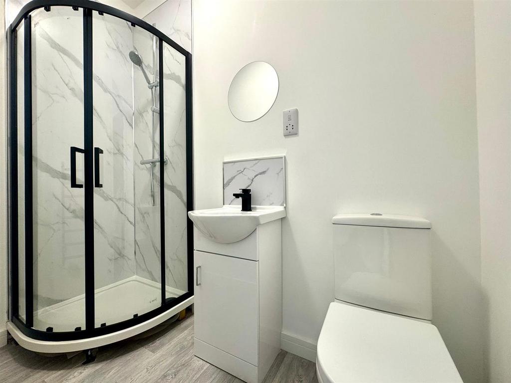Main bathroom.jpeg