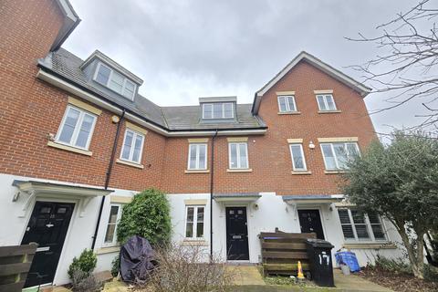 4 bedroom house to rent, Cross Way, LONDON, NW10