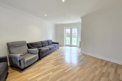 4 bedroom house to rent, Cross Way, LONDON, NW10