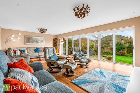 4 bedroom semi-detached house for sale, Hoecroft|Extended Four-Bedroom Home, Nazeing