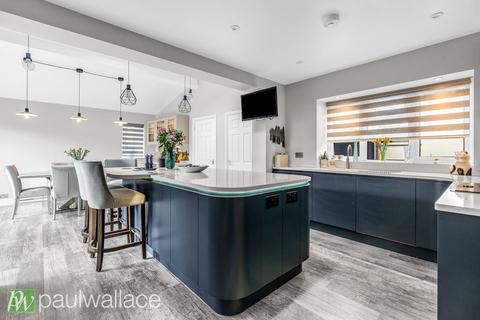 Hoecroft|Extended Four-Bedroom Home, Nazeing