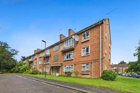 2 bedroom ground floor flat to rent, Milman Close, Pinner, Middlesex, HA5 3LF
