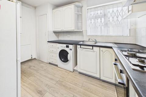 2 bedroom ground floor flat to rent, Milman Close, Pinner, Middlesex, HA5 3LF