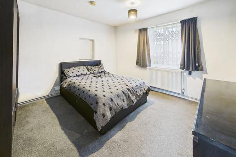 2 bedroom ground floor flat for sale, Milman Close, Pinner, Middlesex, HA5 3LF