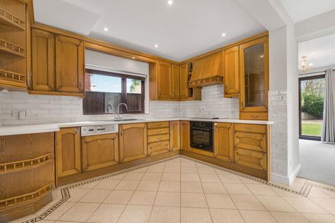 4 bedroom detached house for sale, Bouncers Lane, Cheltenham GL52