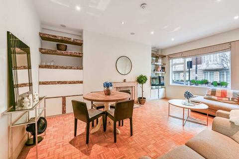 2 bedroom flat to rent, Hallam Court, Marylebone, London, W1W