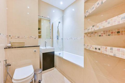 2 bedroom flat to rent, Hallam Court, Marylebone, London, W1W