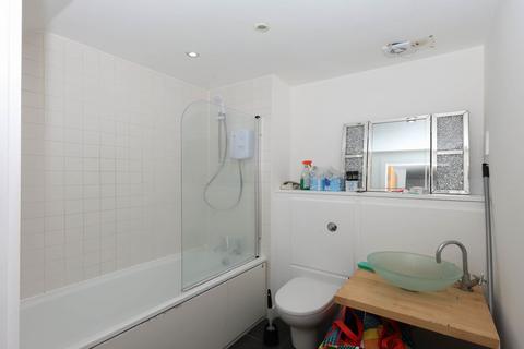 2 bedroom apartment for sale, Lakeside Rise, Manchester